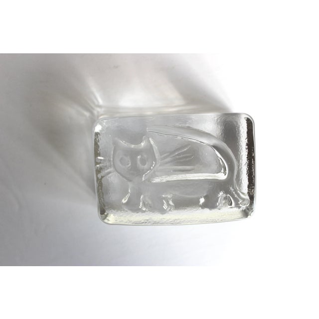 Vintage modernist art glass cat paperweight in the shape of a smooth, textured rectangular ice cube. In excellent...