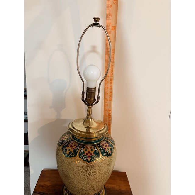 Vintage Wildwood Chinoiserie Hand-Painted Porcelain Brass Table Lamp For Sale - Image 17 of 18