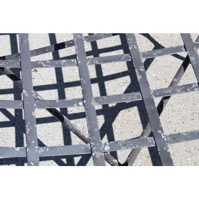 Vintage Cast Aluminum Patio Chaise Lounge Chairs – Set of 2 – Attributed to Woodard – Hollywood Regency Outdoor Loungers For Sale - Image 12 of 17