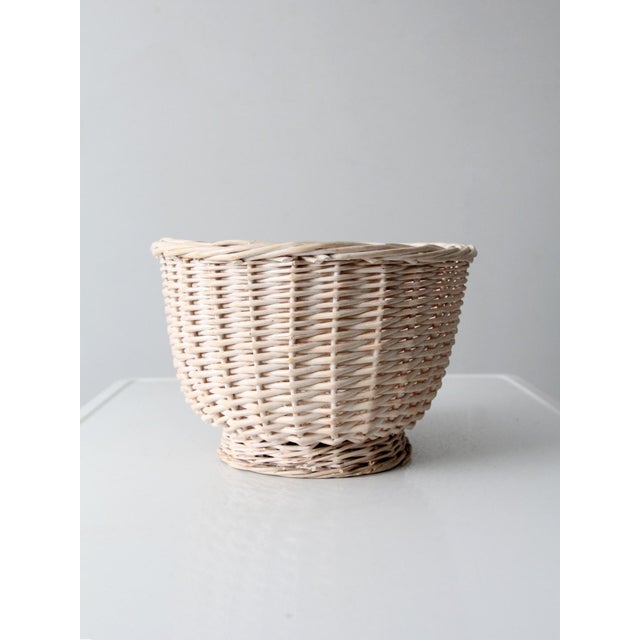Late 20th Century Vintage Cream Wicker Basket For Sale - Image 5 of 12