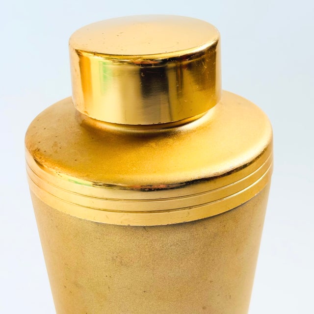 Mid-Century Modern Mid Century Matte Gold Vintage Cocktail Shaker by Mirro For Sale - Image 3 of 10