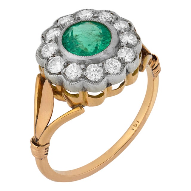 Edwardian Style 1.05 Carat Emerald Diamond 18k Yellow Gold Silver Cluster Ring, Size 9.5 For Sale