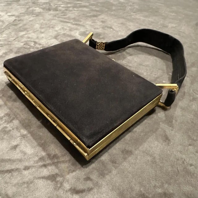 Art Deco 1950s Vintage Brown Suede and Brass Italian Cosmetic Bag For Sale - Image 3 of 14