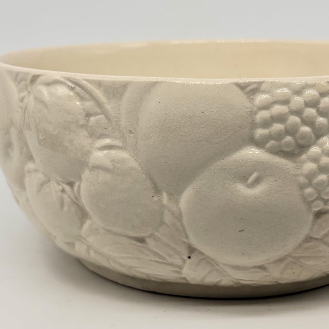 De Sarreguemines 19th Century French Creamy Majolica Faïence Bowl by Sarreguemines For Sale - Image 4 of 10