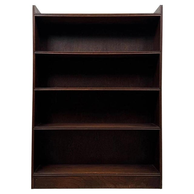 A handsome and well-crafted early 20th-century English Edwardian open bookcase, constructed in richly grained oak and...
