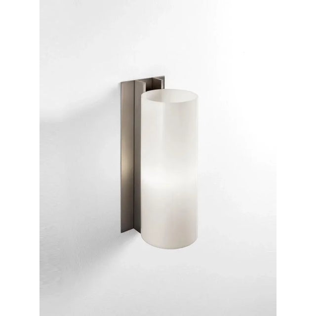 Tmm metálico wall lamp by miguel milá dimensions: d 12 x w 15 x h 34 cm materials: metal, white methacrylate shade. In an...