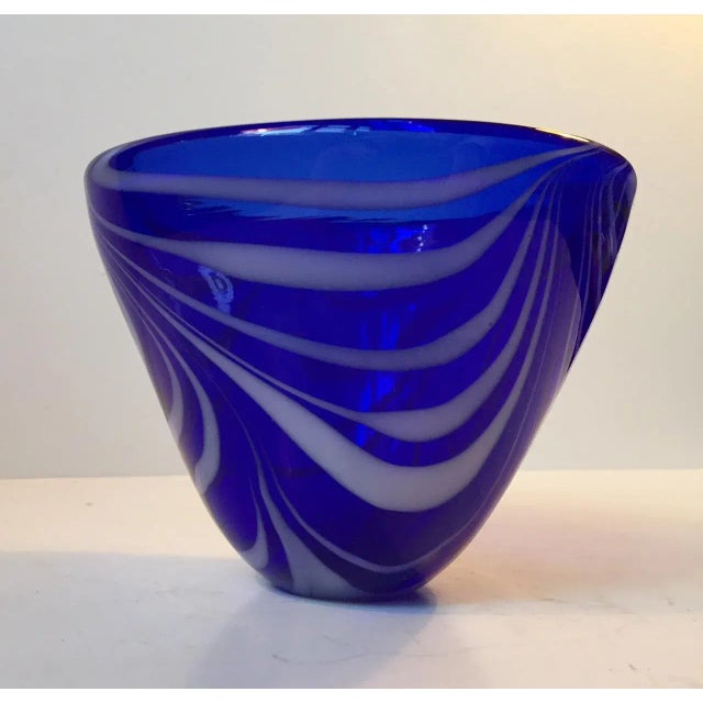 Modernist Blue Spiral Bowl by Torben Jørgensen for Holmegaard, 1980s For Sale - Image 3 of 7