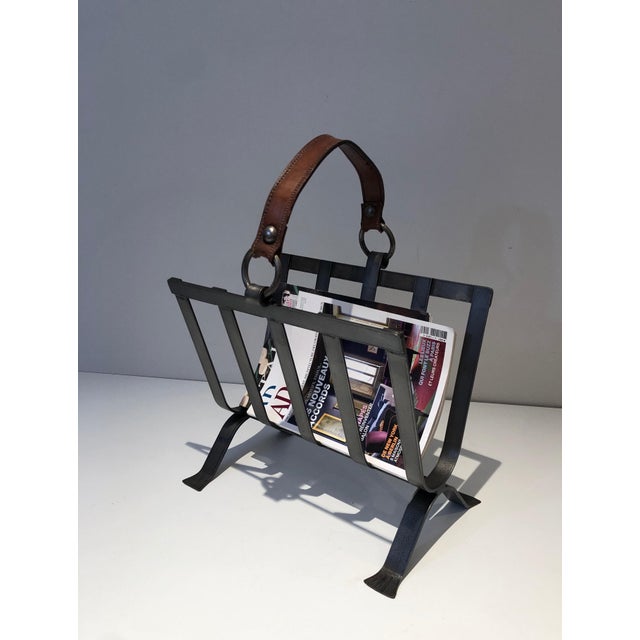 Jacques Adnet Magazine Rack in Steel and Leather. French Work in the Style of Jacques Adnet. For Sale - Image 4 of 12