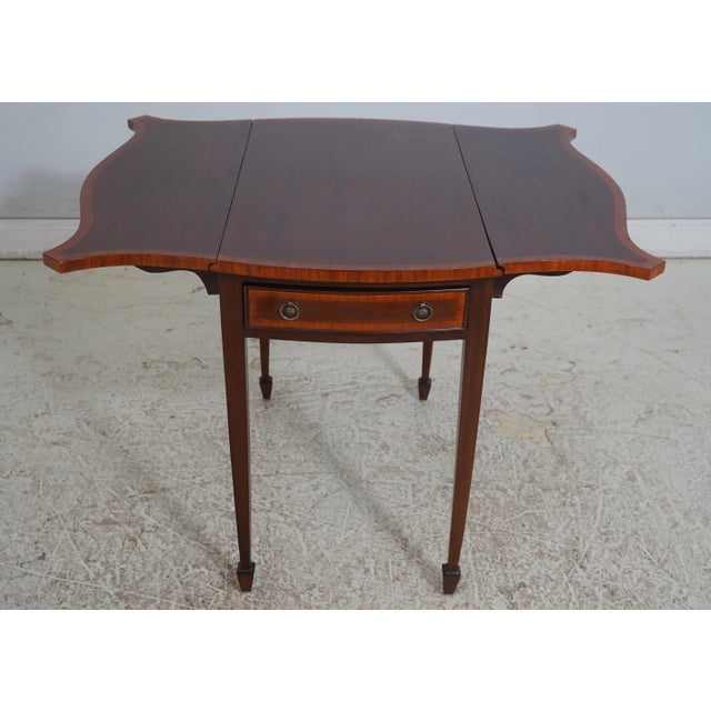 Wood Pair Banded Mahogany Dropleaf Pembroke Lamp Tables For Sale - Image 7 of 18