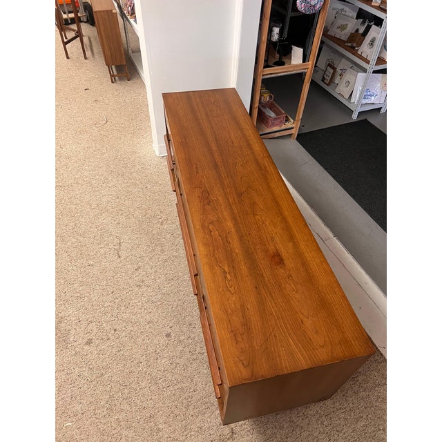 Brown Vintage Mid-Century Modern Low Dresser With Sculpted Pulls and Tapered Legs. For Sale - Image 8 of 10