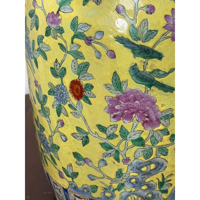 Yellow Vintage United Wilson Juwc Chinoiserie Famille Jaune Porcelain Vase With Pomegranate Handles For Sale - Image 8 of 8