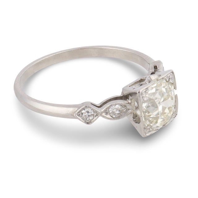 1930s 1930s Art Deco 1.65 Carat Old European Cut Diamond Platinum Engagement Ring, Size 7.25 For Sale - Image 5 of 6