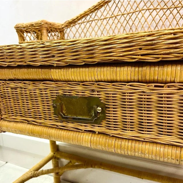Vintage Wicker and Rattan Desk, in Very Good conditions. Designed 1960 to 1969