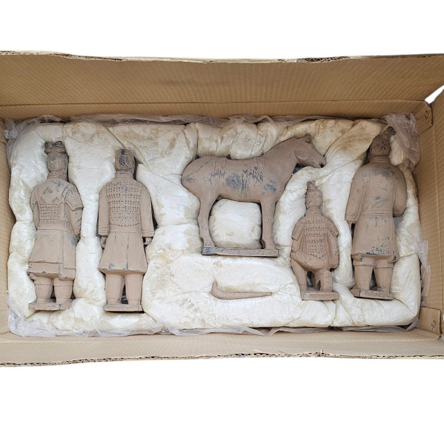 Rare Lintong Museum Terracotta Warrior Figurine Set With Horse & Archival Booklet – 5 Pieces For Sale - Image 13 of 16