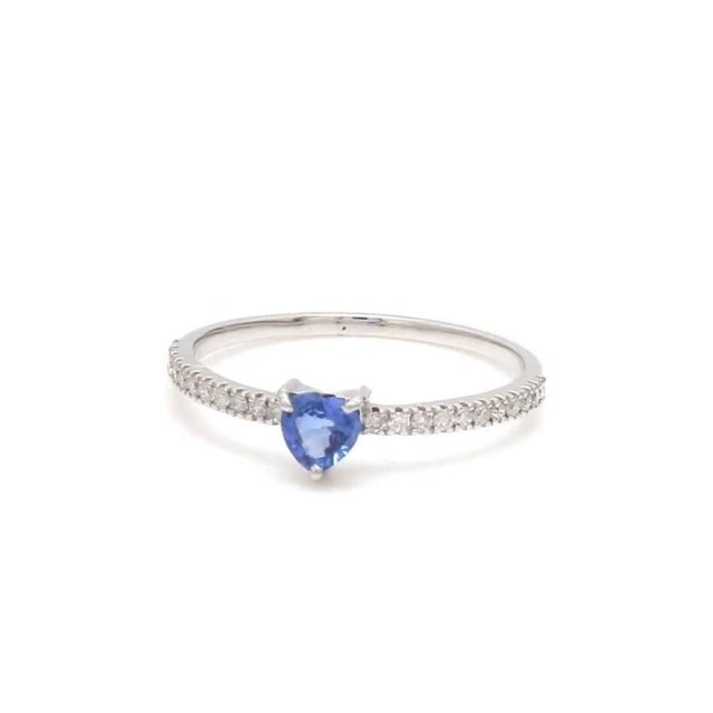 Natural 0.25 cts blue sapphire heart & 0.14 cts diamond ring in 18k gold For Sale - Image 14 of 18