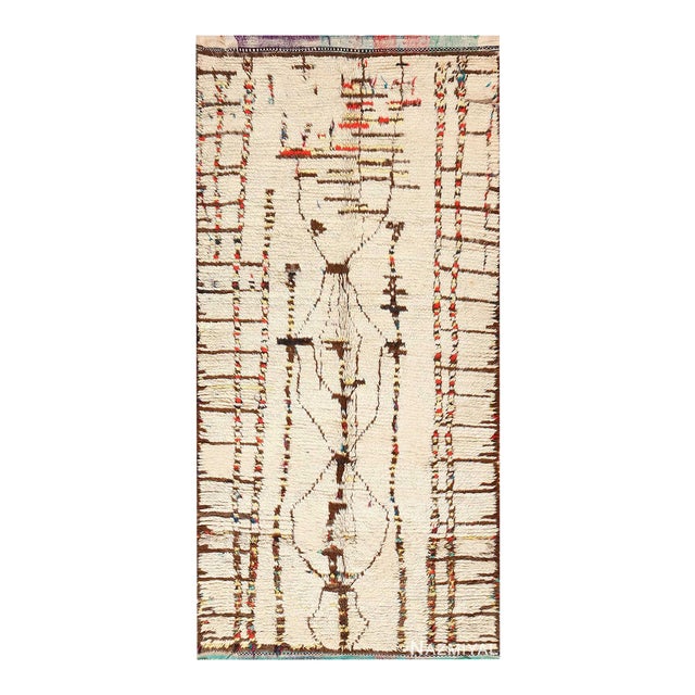 Nazmiyal Collection Mid Century Modern Vintage Ivory Tribal Moroccan Rug For Sale