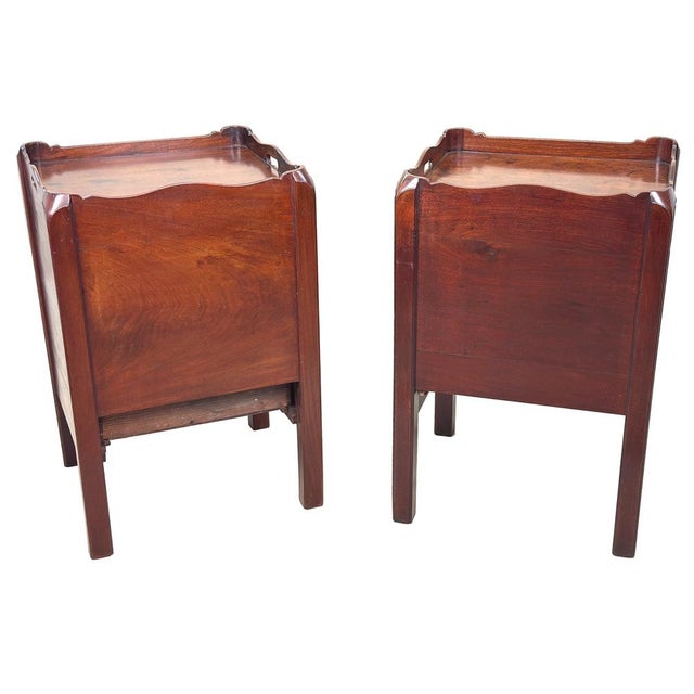 A Good Quality Late 18th Century George III Period Matched Pair Of Mahogany Bedside Night Tables, Or Tray Top Commodes,...