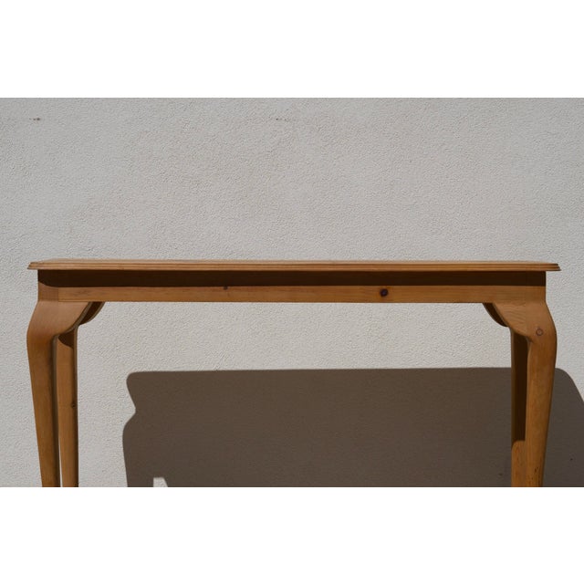1980s Handcrafted Queen Anne Sofa Table, Fire-Figured Sugar Pine Top For Sale In San Diego - Image 6 of 14