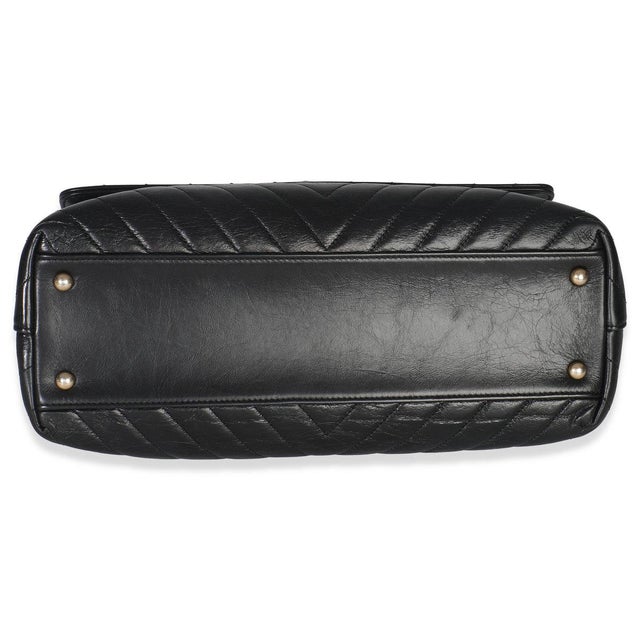 2010s Black Chevron Aged Calfskin Large Coco Top Handle Bag For Sale - Image 5 of 8