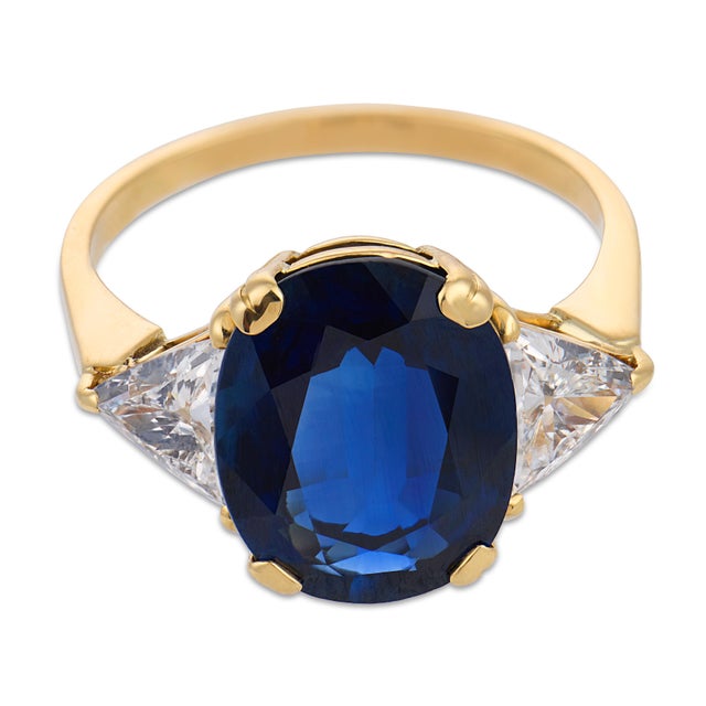 Contemporary Vintage Gia 6.09 Carat No Heat Sapphire Diamond 18k Yellow Gold Ring, Size 9 For Sale - Image 3 of 6