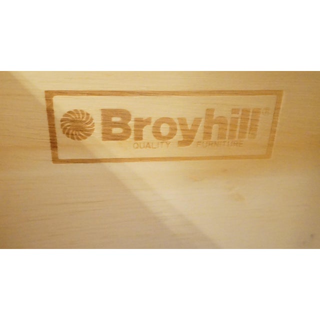 Broyhill Furniture Solid Knotty Pine Rustic Country Style 70″ Triple Door Dresser 790-1640 For Sale - Image 11 of 16