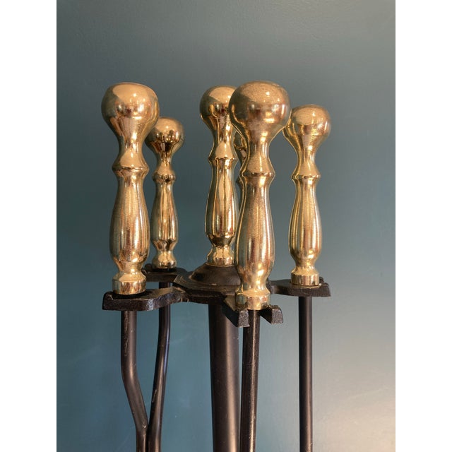 Very nice sturdy set of 4 fireplace tools and stand up holder. The set includes a brush, poker, shovel, and log grabber....