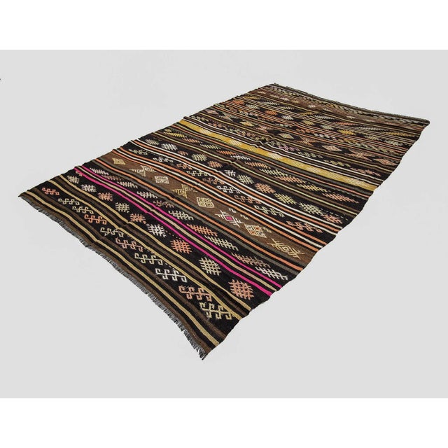 Embroidered Vintage Turkish Kilim Rug-7'2'x10'5" For Sale - Image 4 of 7