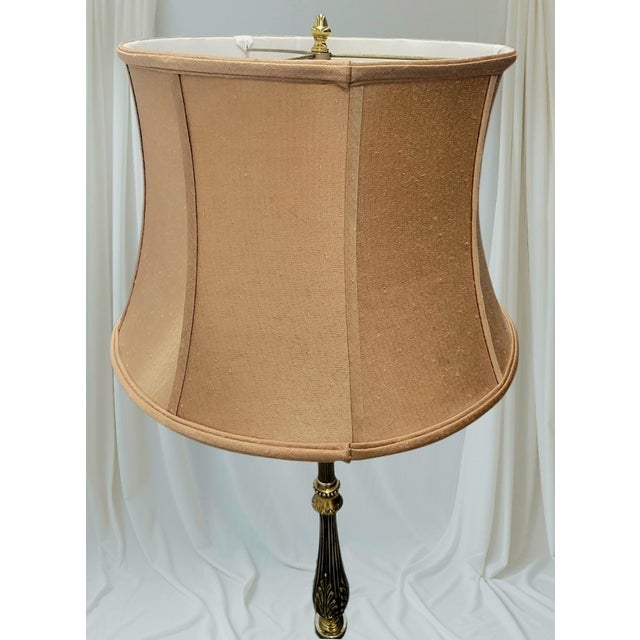 Dorothy Draper Vintage Hollywood Regency Tall Glass Top Amber Brass Palm Leaf Black Side Table Floor Lamp For Sale - Image 4 of 8