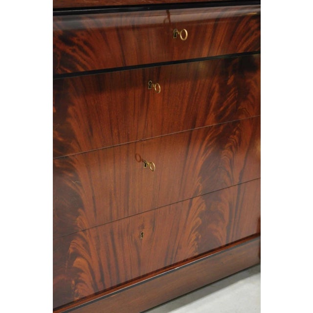 Villa Garnelo French Empire Style Crotch Mahogany 4 Drawer Commode Dresser Chest For Sale - Image 4 of 11