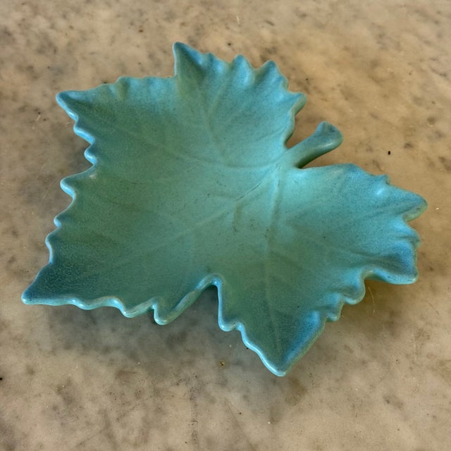 Traditional Mid-Century Ceramic Trinket Dish in Form of Maple Leaf by Van Briggle For Sale - Image 3 of 4