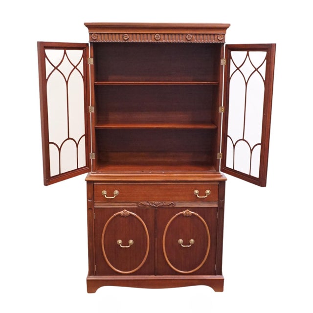 Mid 20th Century Vintage Antique Solid Mahogany Traditional Duncan Phyfe Inspired 39" China Cabinet 1236 For Sale - Image 5 of 15