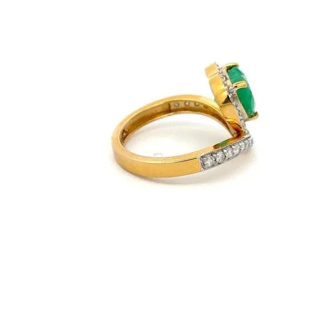 Metal Heart Cut Green Emerald and Diamond Ring in 18kt Solid Yellow Gold Size 7 ( All Sizes Available) For Sale - Image 7 of 12