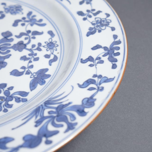 Chinese Chinese Porcelain Qianlong Charger, C. 1710-20 For Sale - Image 3 of 7
