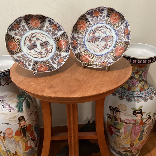 Antique Edo Japanese Imari Pair of Scalloped Porcelain Hand Painted Dishes With Makers Marks For Sale - Image 12 of 12