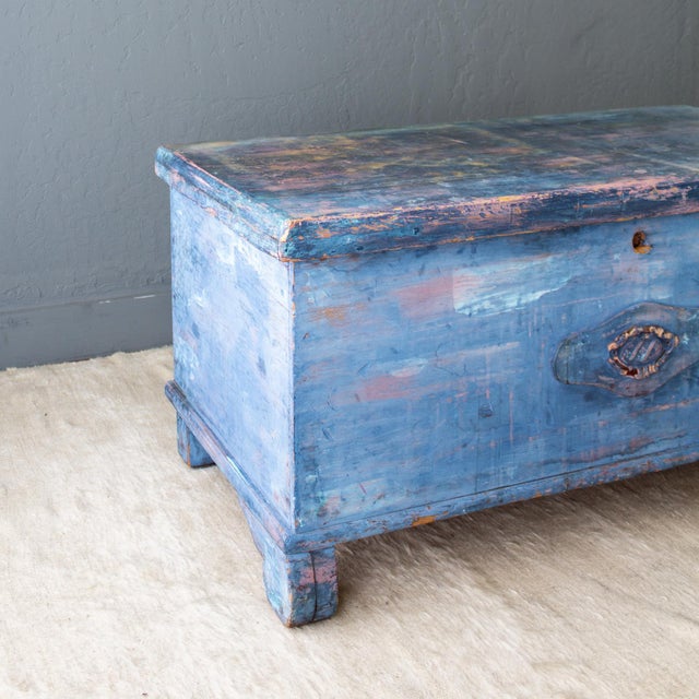 Rustic European Rustic Blue Painted Cedar Blanket Chest Trunk With Empire C Curved Feet For Sale - Image 3 of 17
