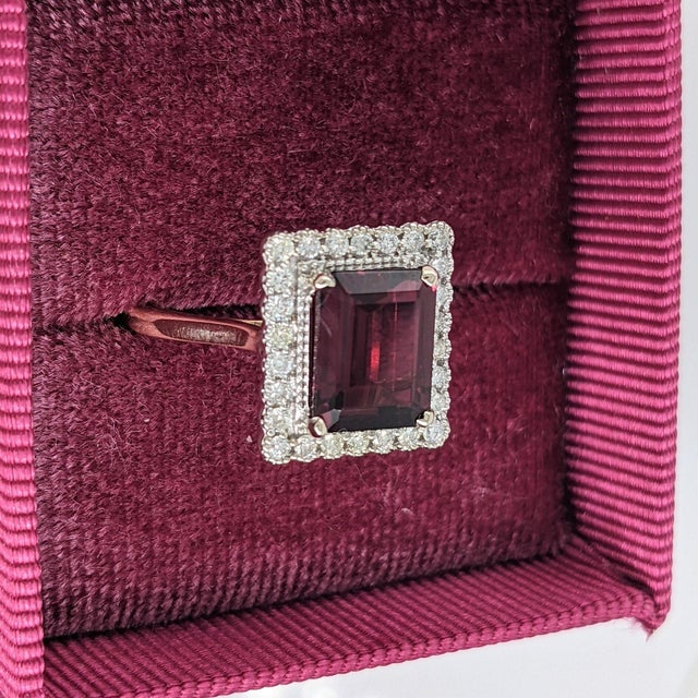 2.8ct Raspberry Garnet Ring With Natural Diamond Accents: Solid 14k Gold 9x7mm, Size 6.75 For Sale - Image 4 of 7
