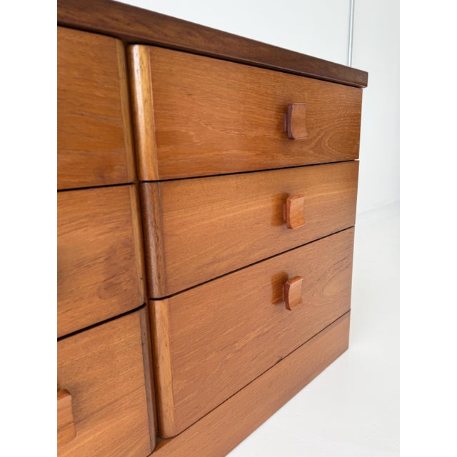 Wood Cantata 6 Drawer Teak Chest of Drawers by John and Sylvia Reid for Stag, 1970s For Sale - Image 7 of 18