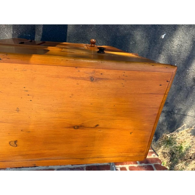 Farmhouse Antique Early American Rustic Style Dry Sink Blanket Chest For Sale - Image 3 of 16