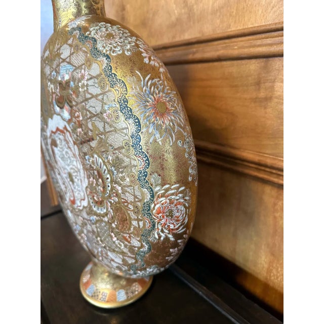 Gold Large Exceptional Japanese Ceramic Moriage Moon Flask Vase Meiji Kinkozan For Sale - Image 8 of 12