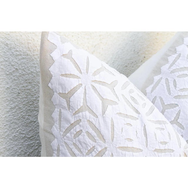 Dahila Petals Appliqué Pillow Cover For Sale - Image 4 of 9