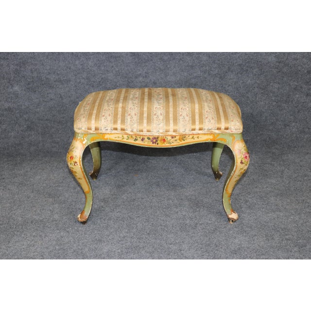 French 1940s Fine Venetian Paint Decorated Italian Foot Stool or Ladies Vanity Bench For Sale - Image 3 of 10