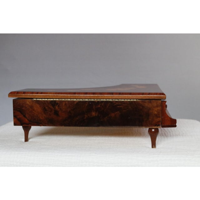 1950s Large Italian Floral Marquetry Inlaid Wood Piano Shaped Music Jewelry Box - Plays "Torna a Surriento" For Sale - Image 6 of 15