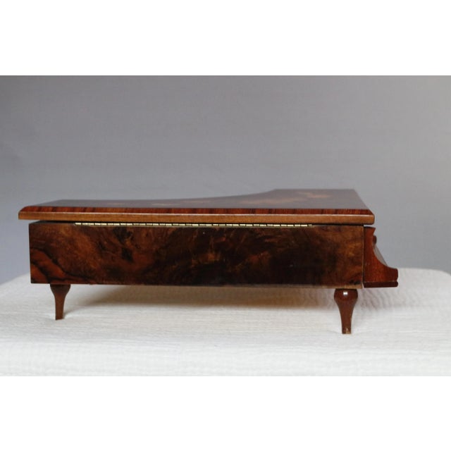 1950s Large Italian Floral Marquetry Piano Shaped Music Jewelry Box - Plays "Torna a Surriento" For Sale - Image 6 of 15