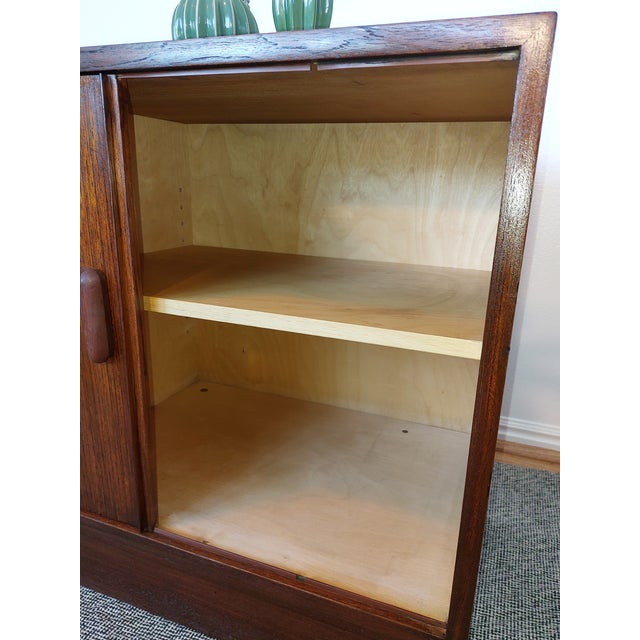 Poul Hundevad Vintage Danish Rosewood Sliding Door Cabinet by Hundevad & Co. | Made in Denmark For Sale - Image 4 of 8