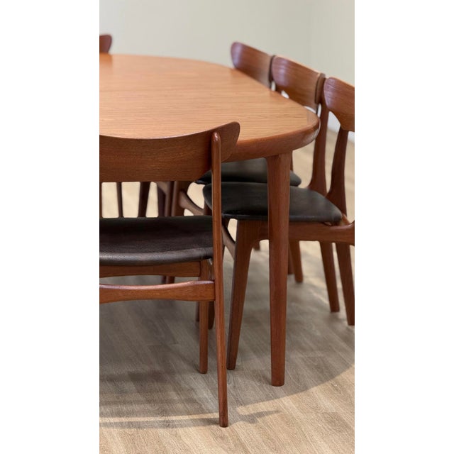 Mid-Century Modern Danish Double Extending Teak Dining Table by VV Møbler for Heals, 1960s For Sale - Image 15 of 17