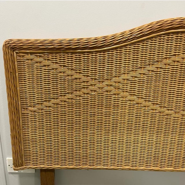 Vintage Brown Wicker Headboard, in Flawless conditions. Designed 1990 to 1999