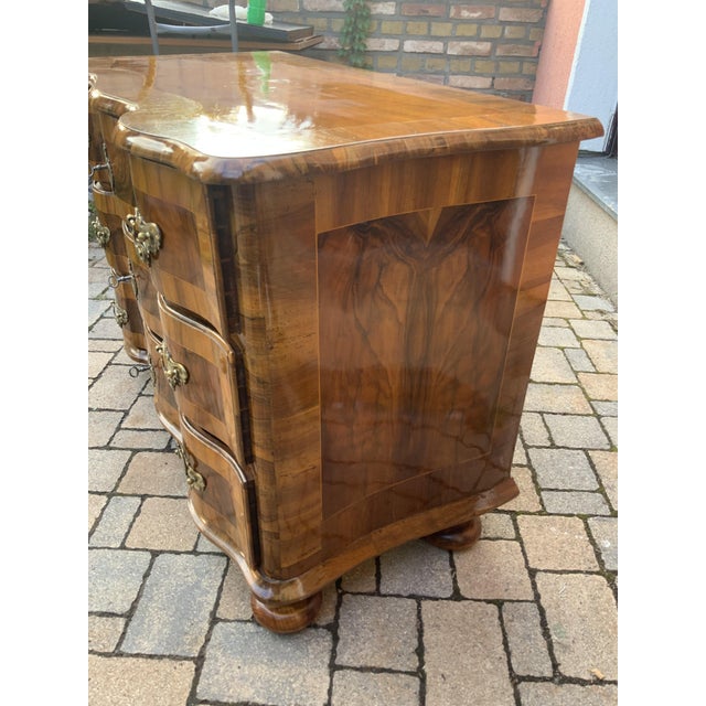 Baroque Chest of Drawers in Walnut, 1760 For Sale - Image 13 of 15