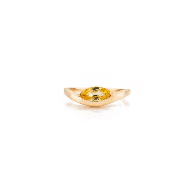 Contemporary 14k Gold Retro Yellow Sapphire Solitaire Ring Size 7 For Sale - Image 3 of 14