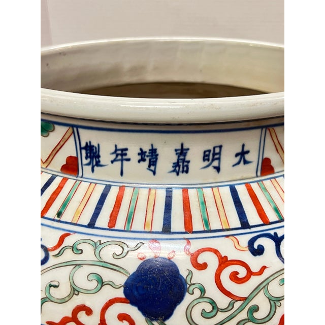 Ceramic Large Chinese Wucai Porcelain Jardiniere in Jingjia Ming Dynasty Style For Sale - Image 7 of 12