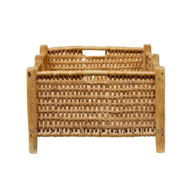 Antique Scandinavian Handmade Woven Basket, 1890, in Good conditions. Designed 1890 to 1919